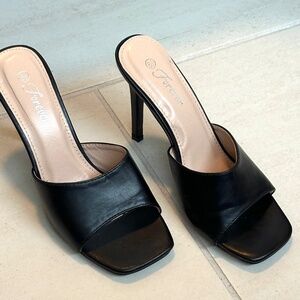 🖤 Classic Black Heel Sandal - Size 6.5 🖤